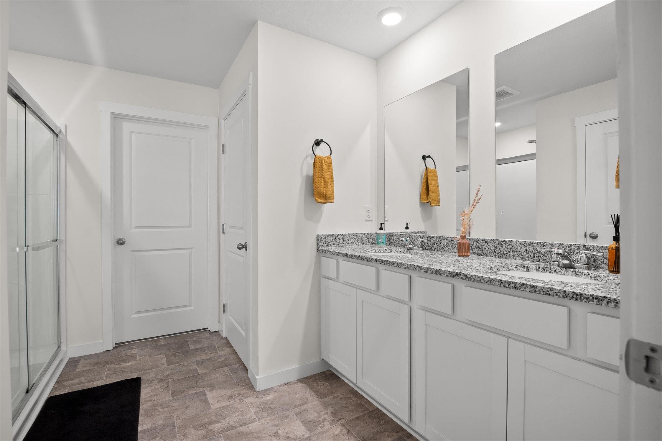 Hixson, Tennessee 37343, United States, 3 Bedrooms Bedrooms, ,3 BathroomsBathrooms,Residential,Active,173611