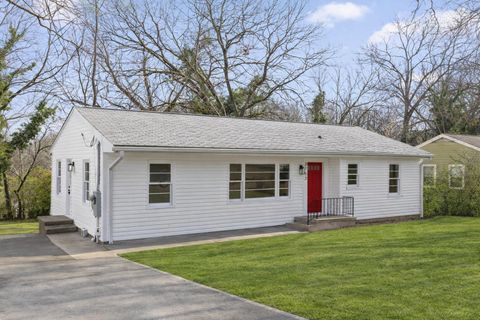 Photo of 3752 E Abercrombie Circle, Chattanooga, TN 37415 (MLS # 1526627)