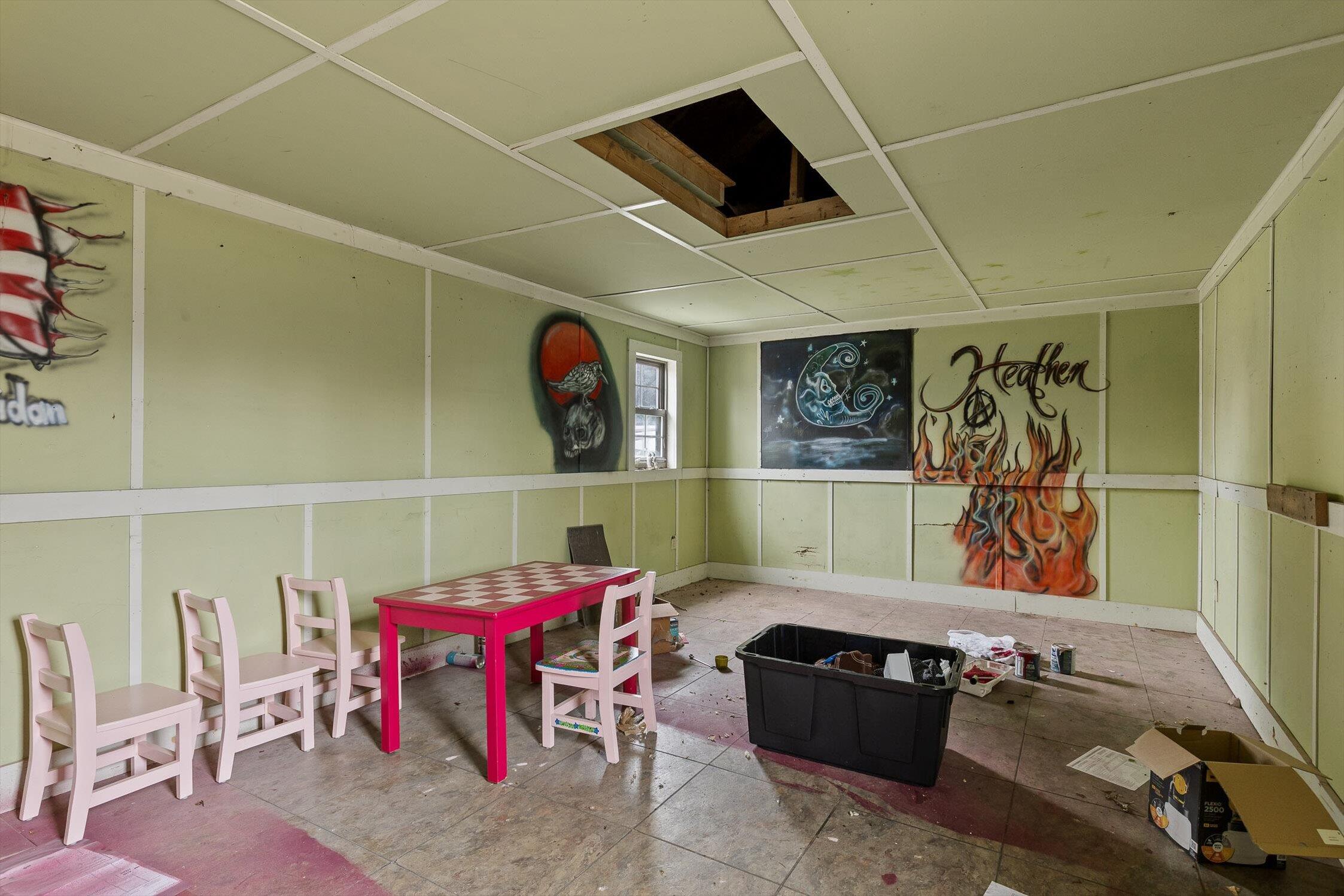 Gruetli Laager, Tennessee 37339, United States, 2 Bedrooms Bedrooms, ,1 BathroomBathrooms,Residential,Active,253964