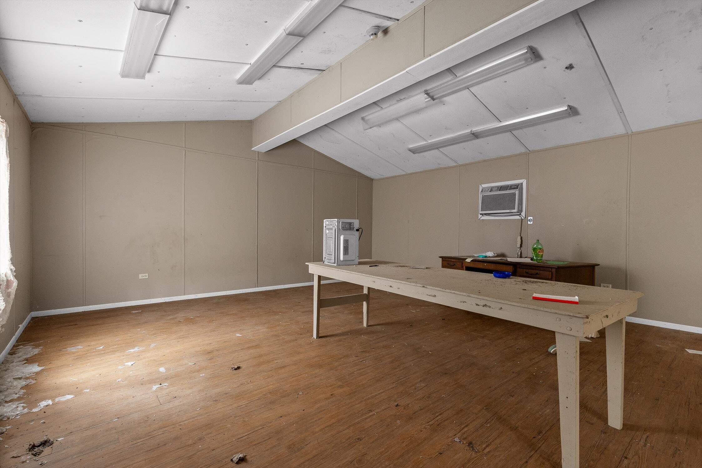 Gruetli Laager, Tennessee 37339, United States, 2 Bedrooms Bedrooms, ,1 BathroomBathrooms,Residential,Active,253964