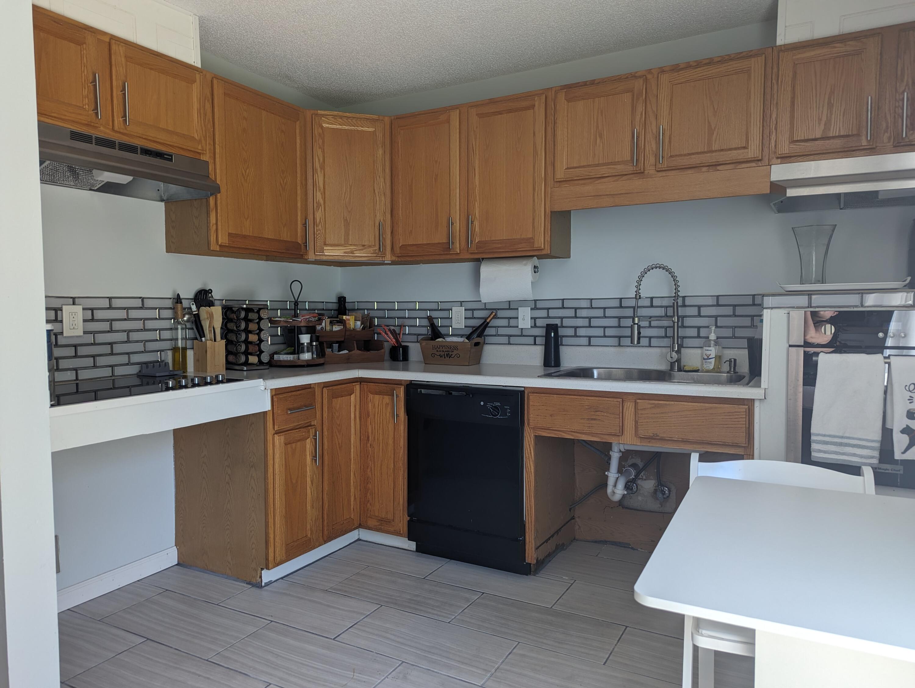 Rossville, Georgia 30741, United States, 8 Bedrooms Bedrooms, ,4 BathroomsBathrooms,Residential,Active,230324