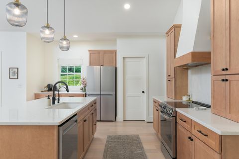 Tiny photo for 1123 Cumberland Road, Chattanooga, TN 37419 (MLS # 1527275)