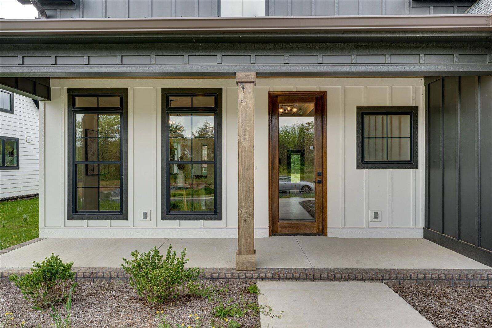 111 Arthur Lane N W