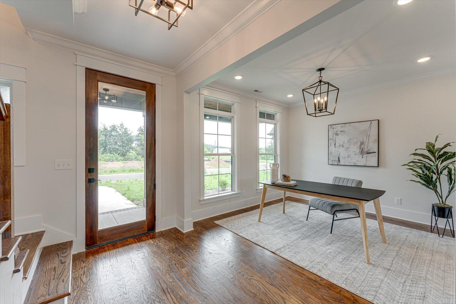 111 Arthur Lane N W