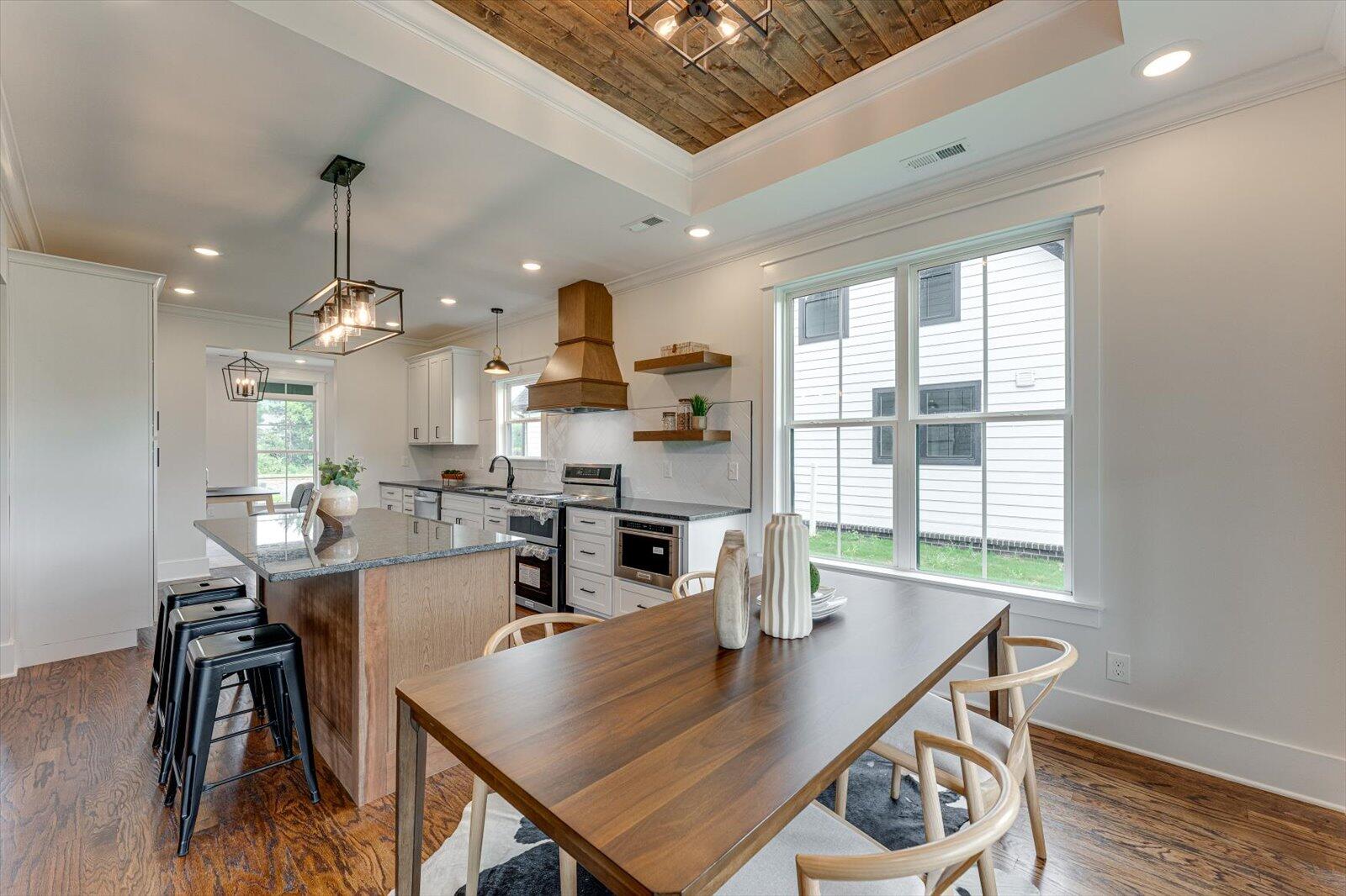 111 Arthur Lane N W