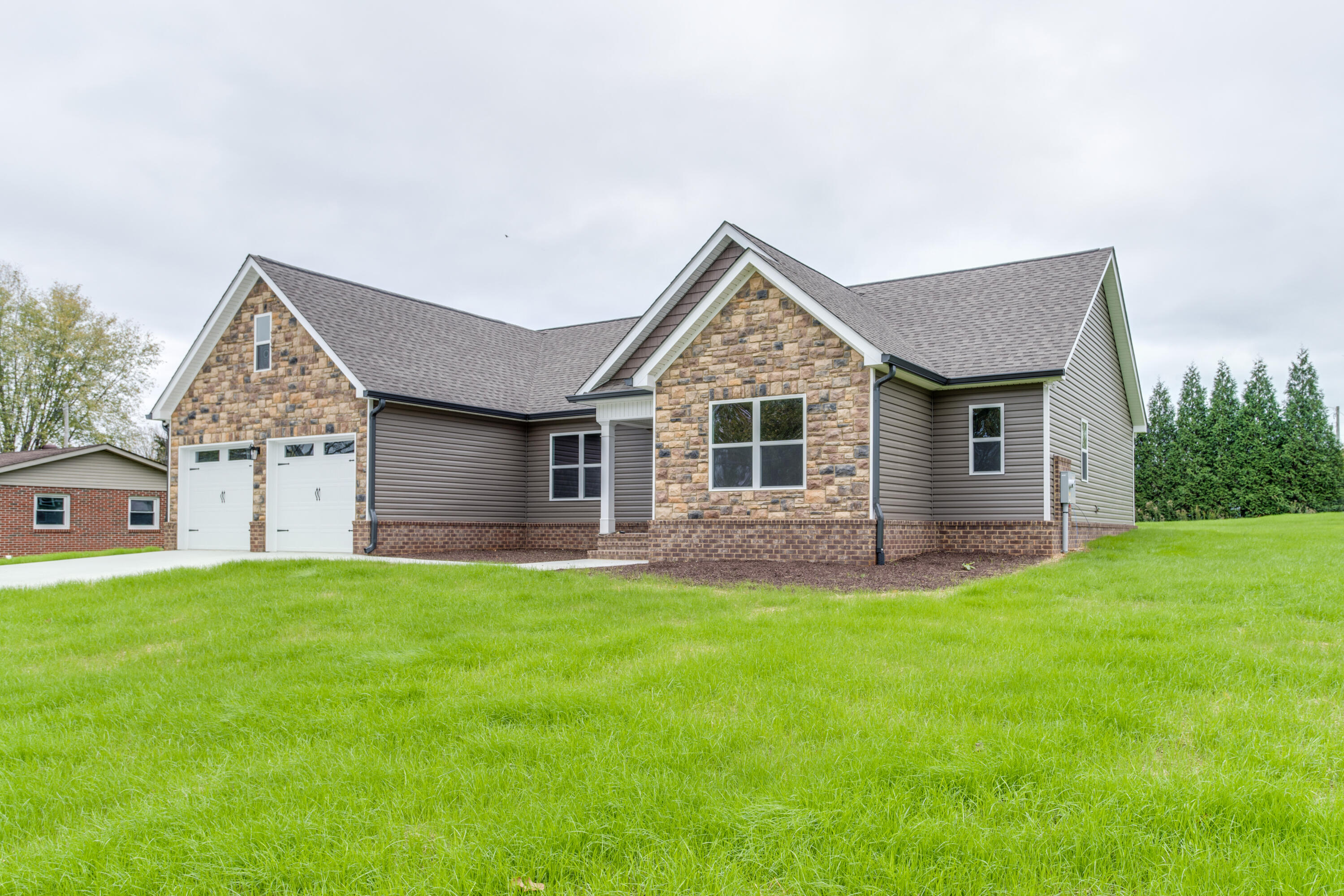 210 Moss Drive, McMinnville, Tennessee image 2
