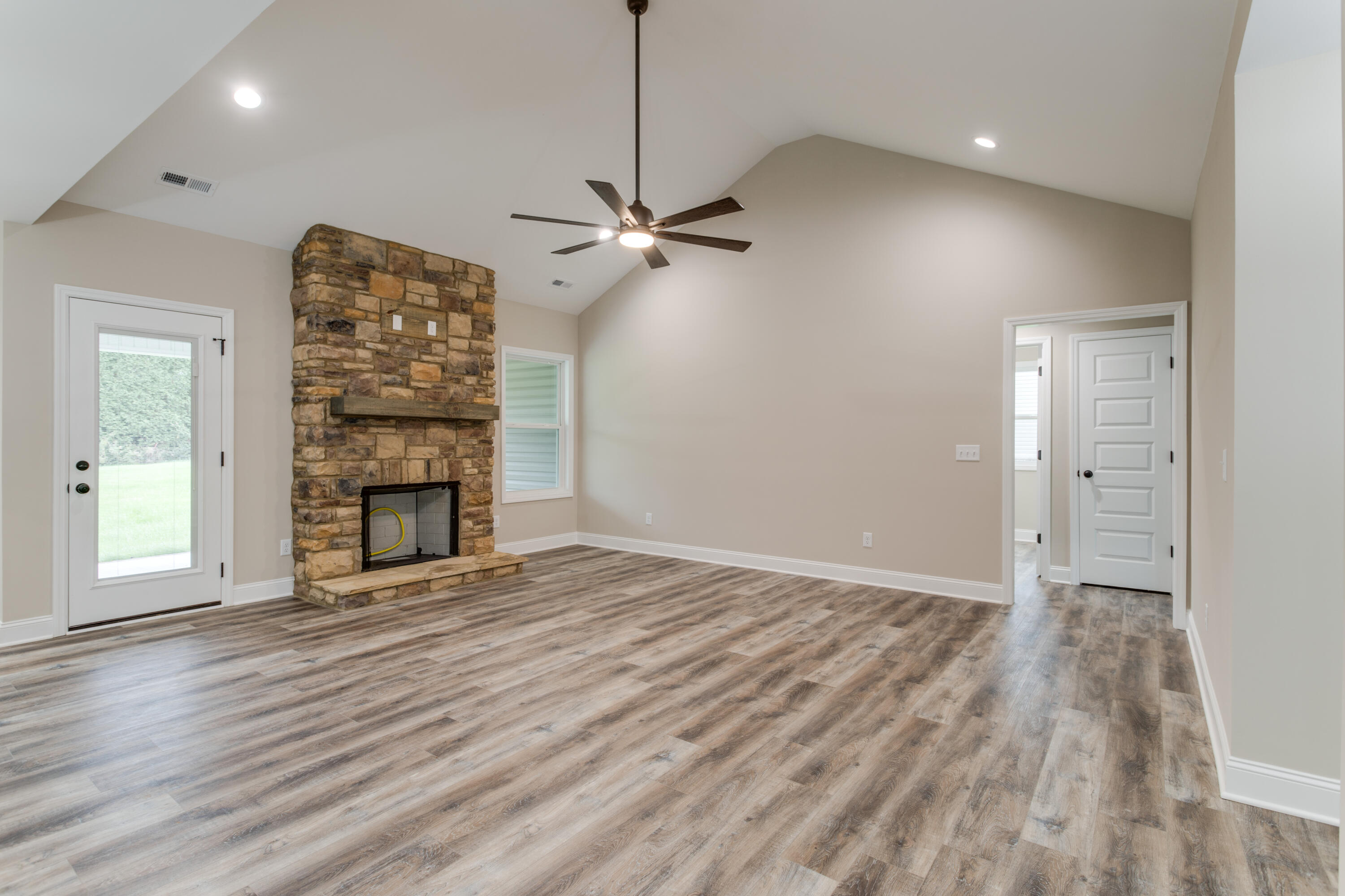 210 Moss Drive, McMinnville, Tennessee image 8