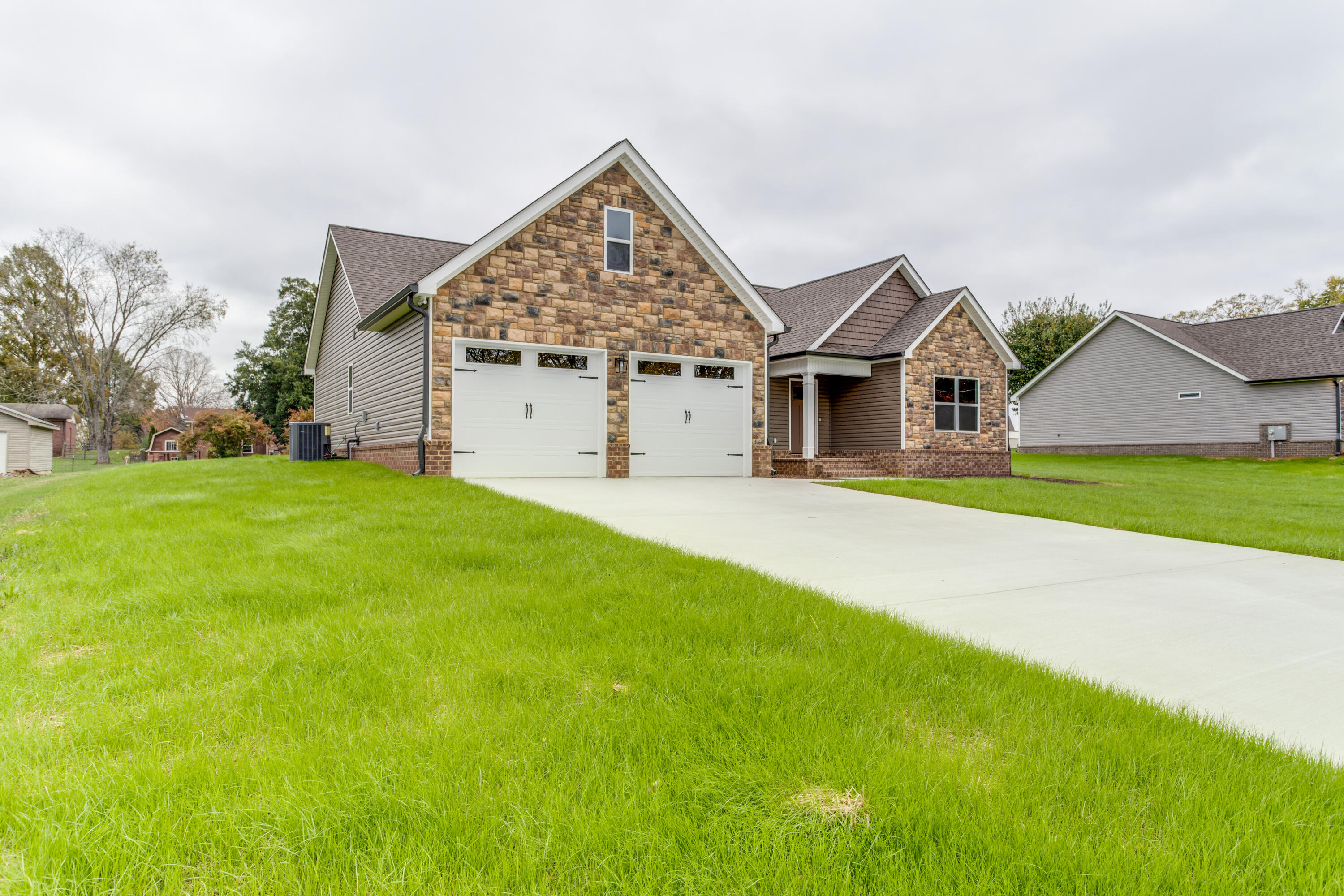 210 Moss Drive, McMinnville, Tennessee image 3