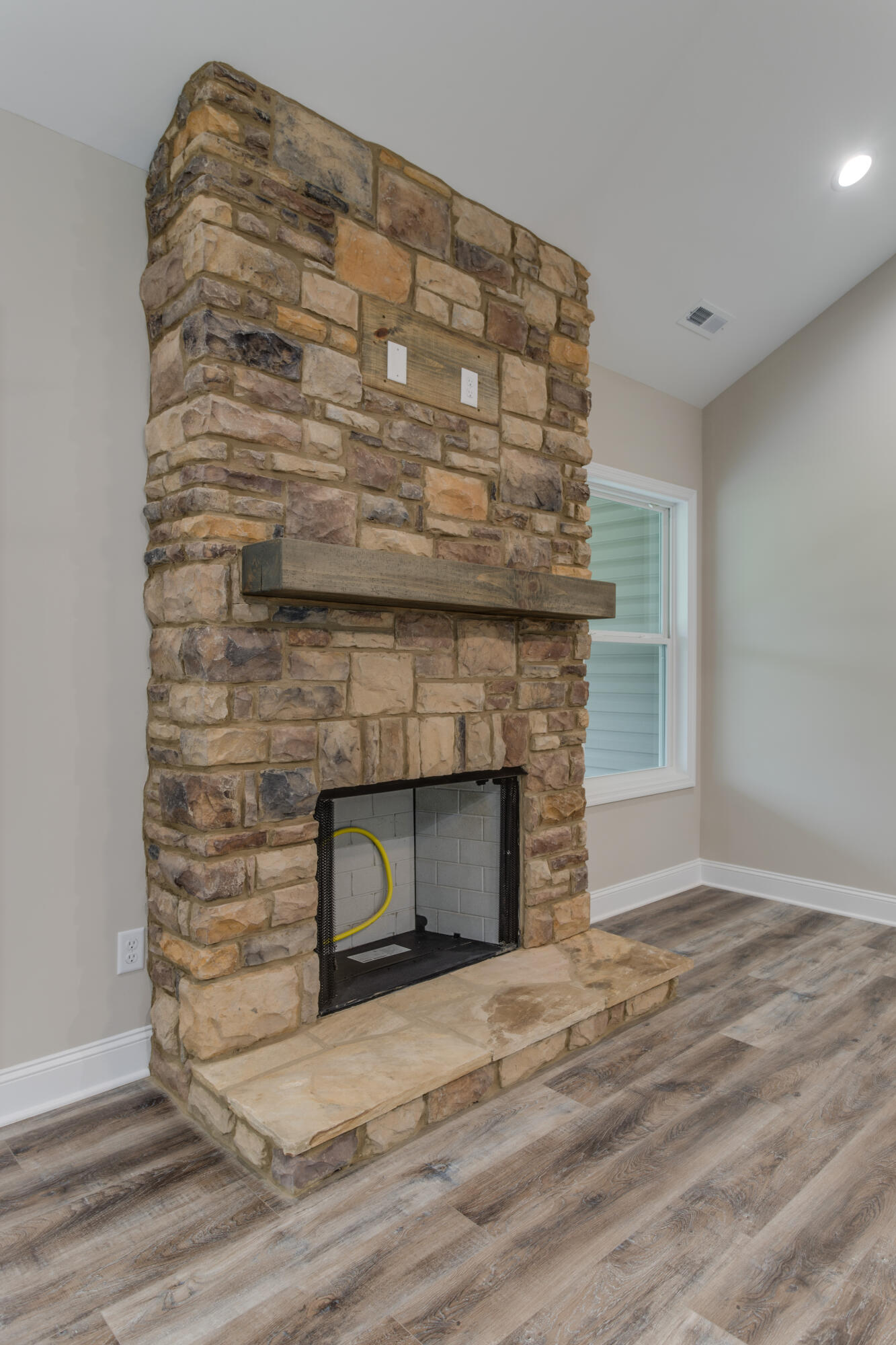 210 Moss Drive, McMinnville, Tennessee image 7