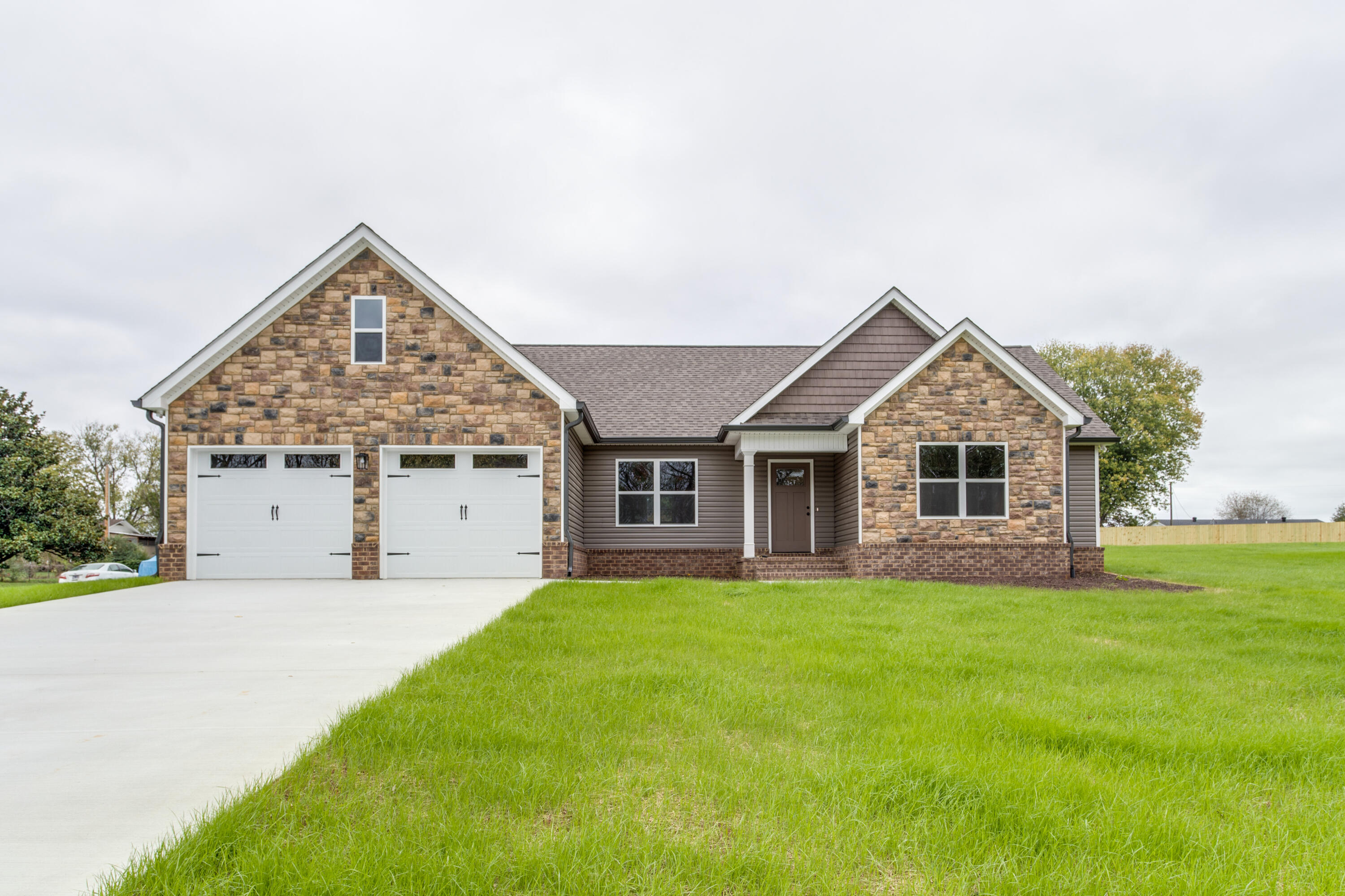 210 Moss Drive, McMinnville, Tennessee image 1