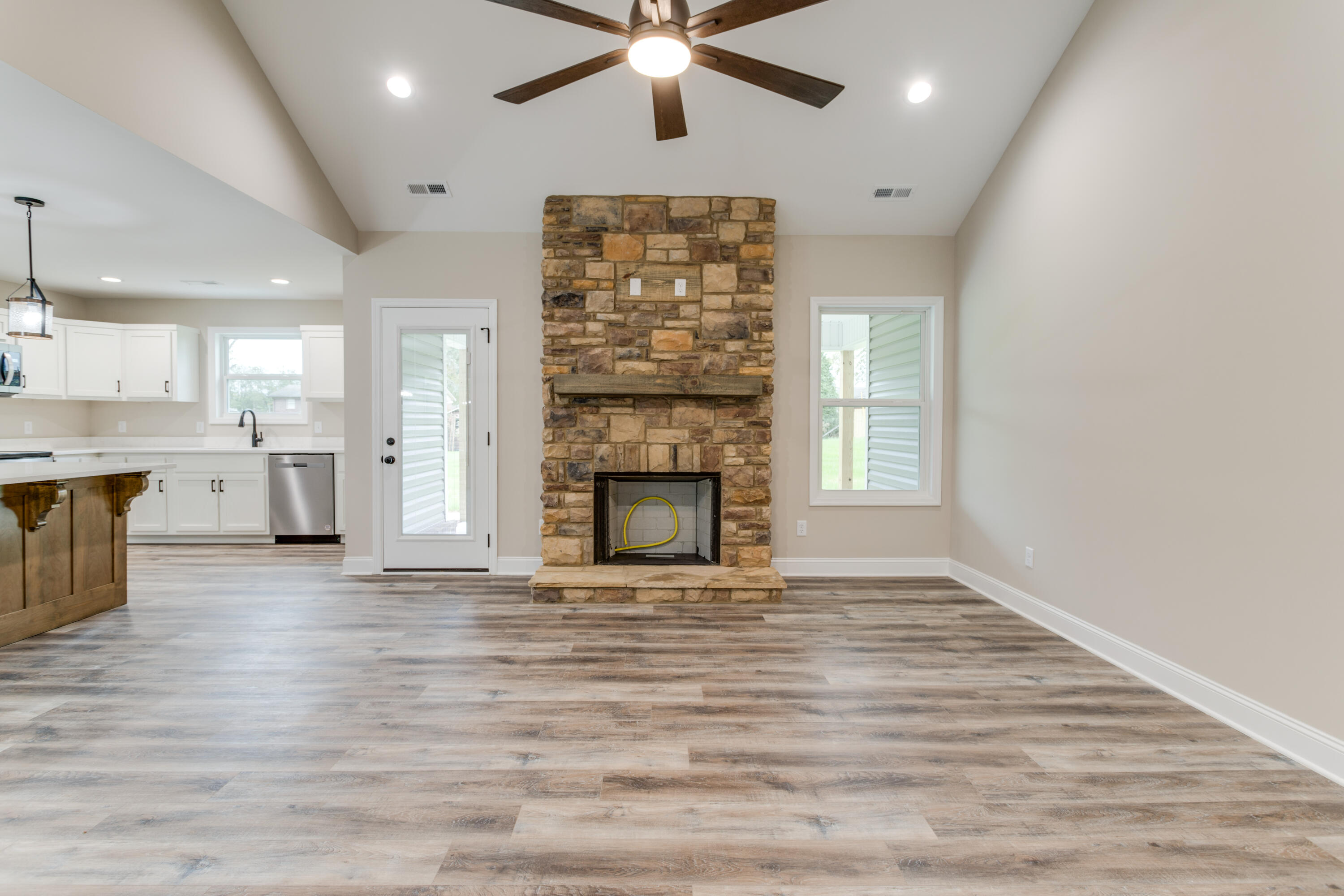 210 Moss Drive, McMinnville, Tennessee image 6