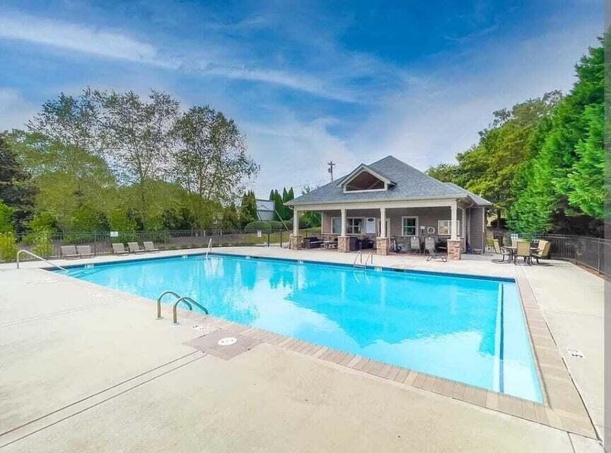 152 Winding Glen Drive NW