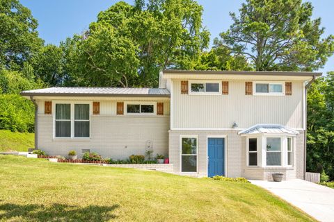 Photo of 235 W Lewis Street, Rossville, GA 30741 (MLS # 1516604)