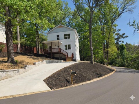 Photo of 708 East Avenue, Chattanooga, TN 37411 (MLS # 1534150)