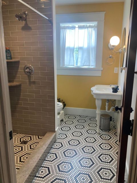 Tiny photo for 516 Tucker Street, Chattanooga, TN 37405 (MLS # 1527039)