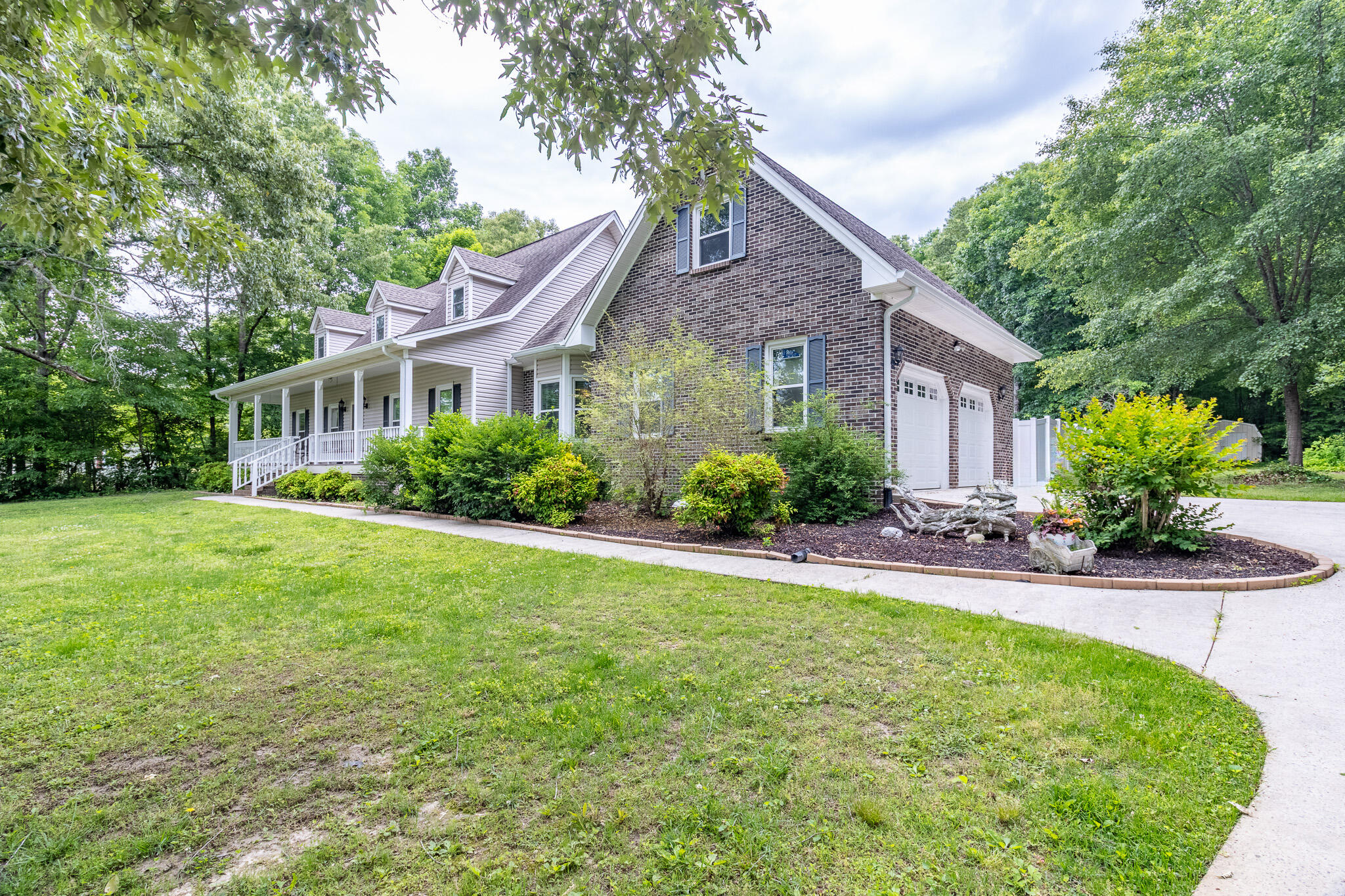 780 Live Oak Trail NE