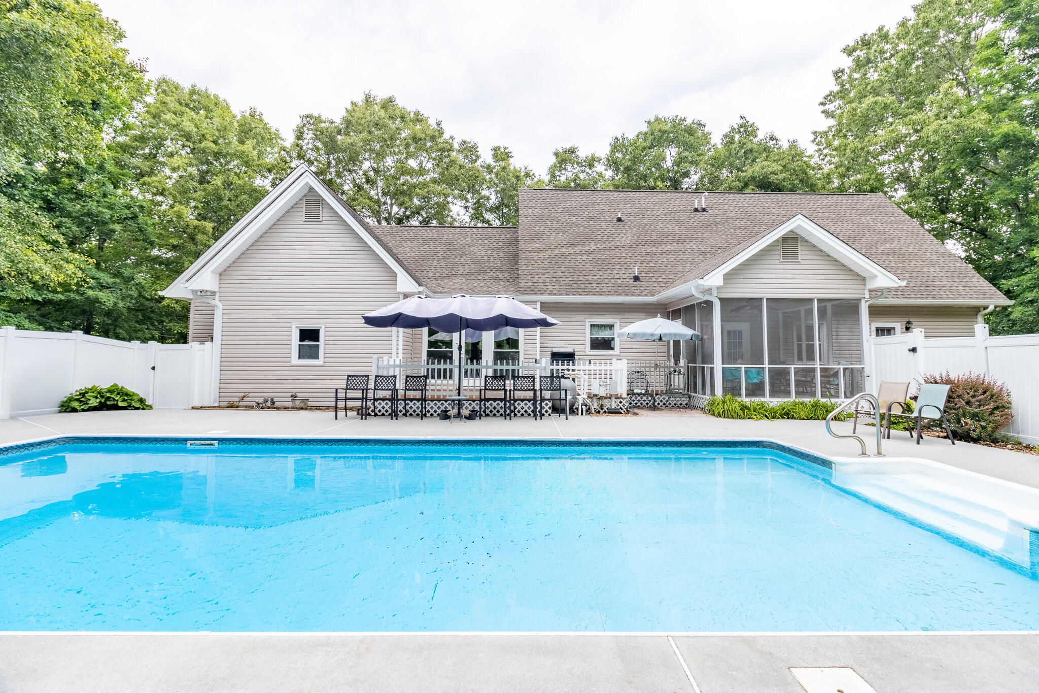 780 Live Oak Trail NE