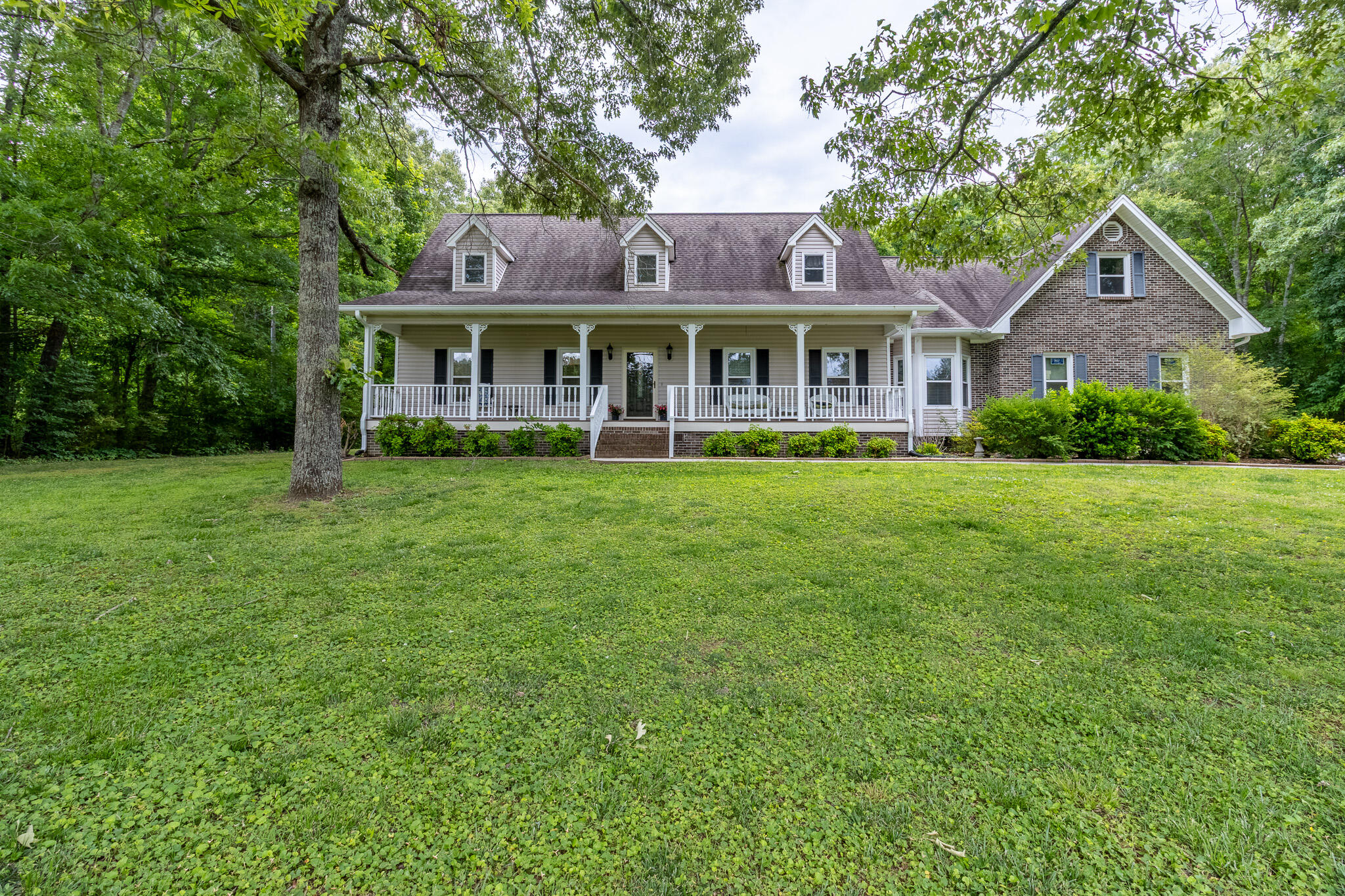 780 Live Oak Trail NE