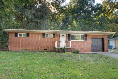 Photo of 432 Lullwater Road, Chattanooga, TN 37405 (MLS # 1525980)