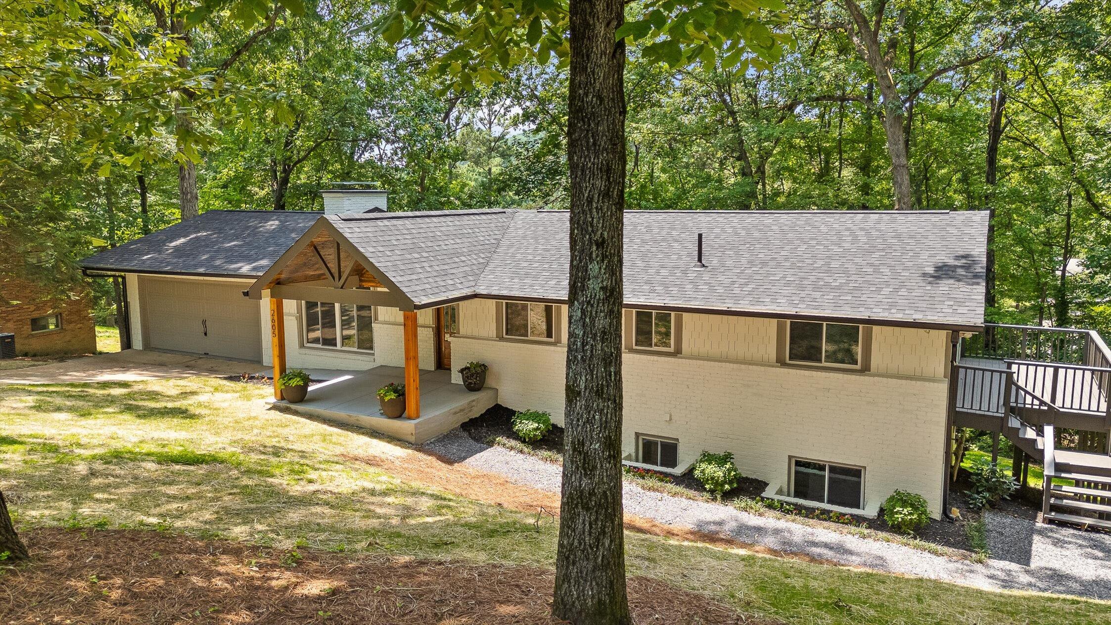 2605 Avalon Hill, Chattanooga, Tennessee image 2
