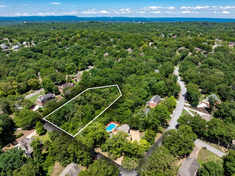 Photo of 612 Hidden Hollow Drive, Chattanooga, TN 37421 (MLS # 1540501)