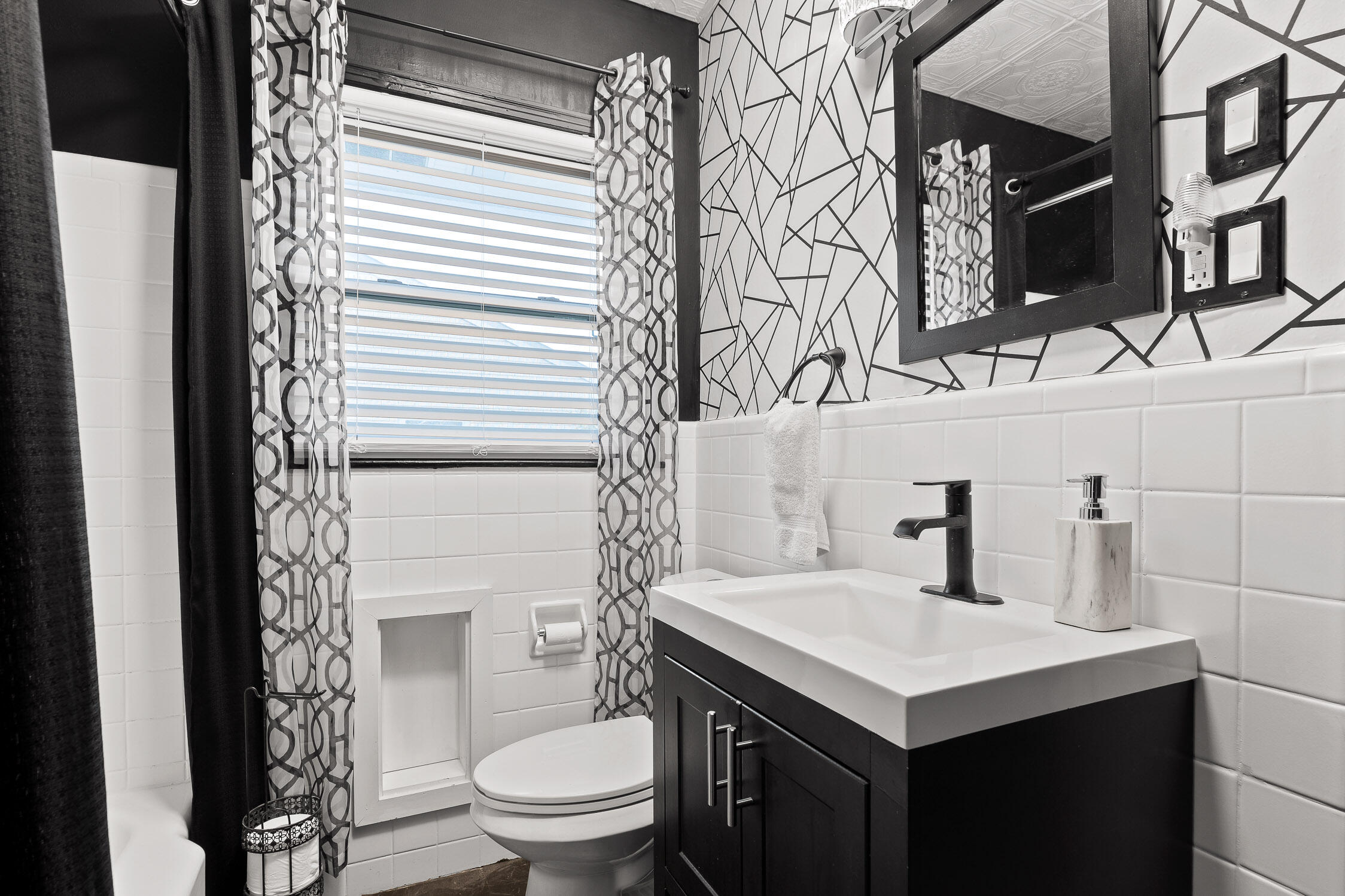 Chattanooga, Tennessee 37412, United States, 3 Bedrooms Bedrooms, ,2 BathroomsBathrooms,Residential,Active,6960