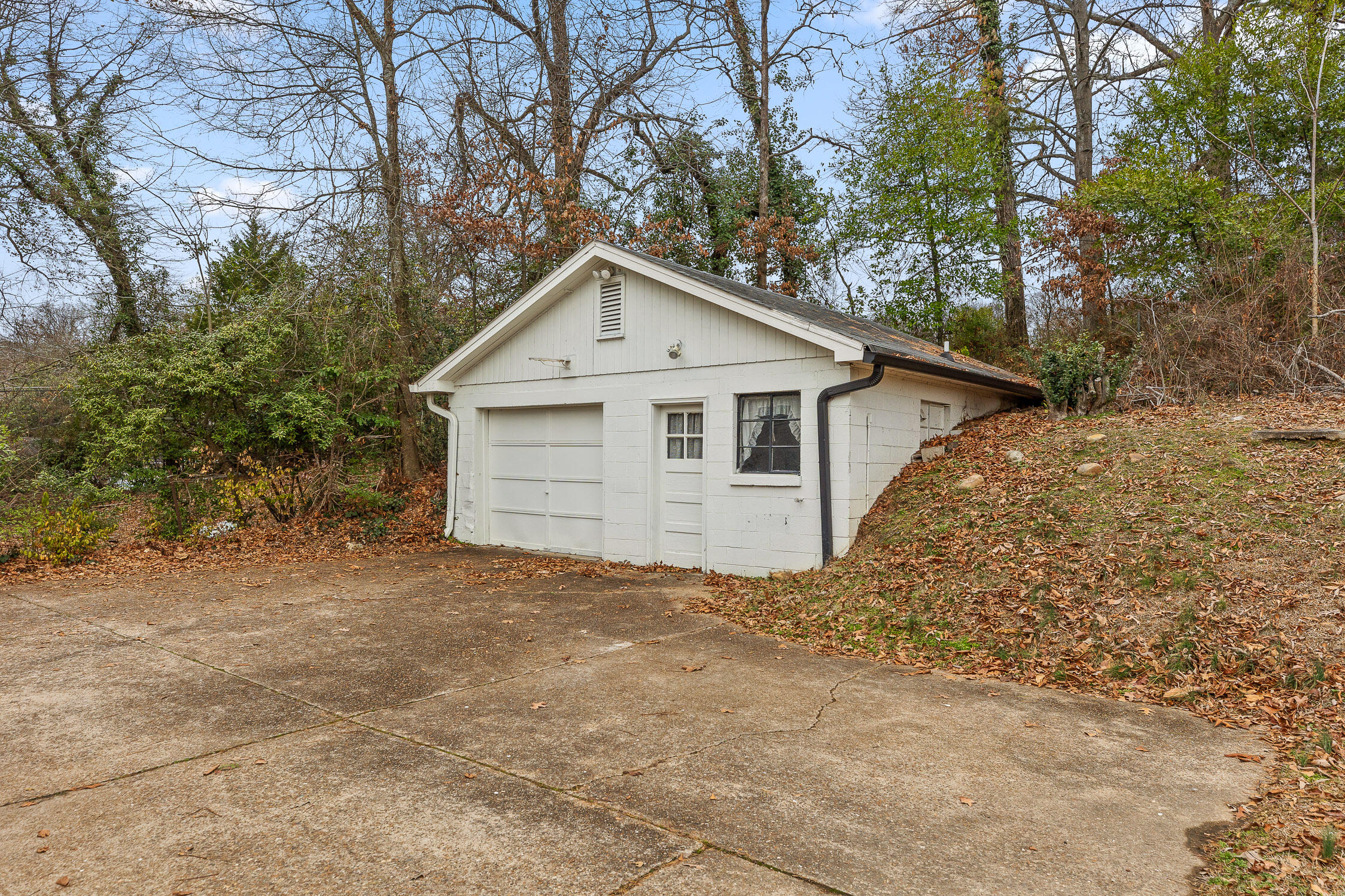 Chattanooga, Tennessee 37412, United States, 3 Bedrooms Bedrooms, ,2 BathroomsBathrooms,Residential,Active,6960