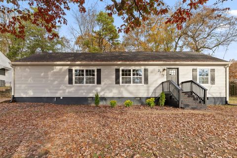 Photo of 3919 Weldon Drive, Chattanooga, TN 37412 (MLS # 1524328) Photo of 3919 Weldon Drive, Chattanooga, TN 37412 (MLS # 1524328)