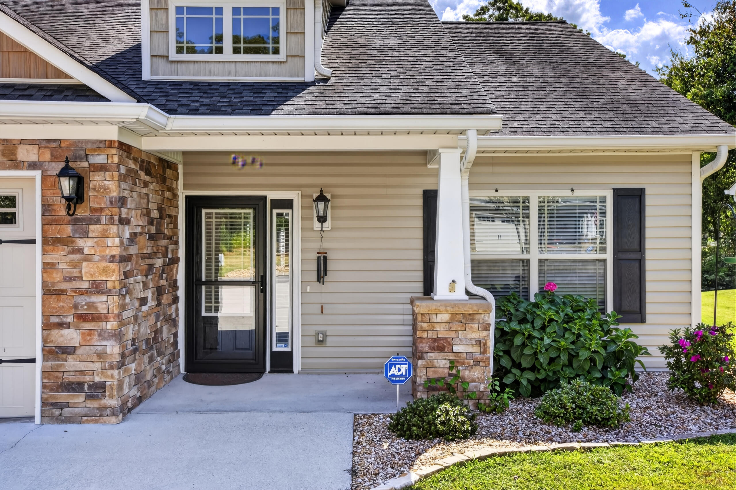 160 Elijah Way NW