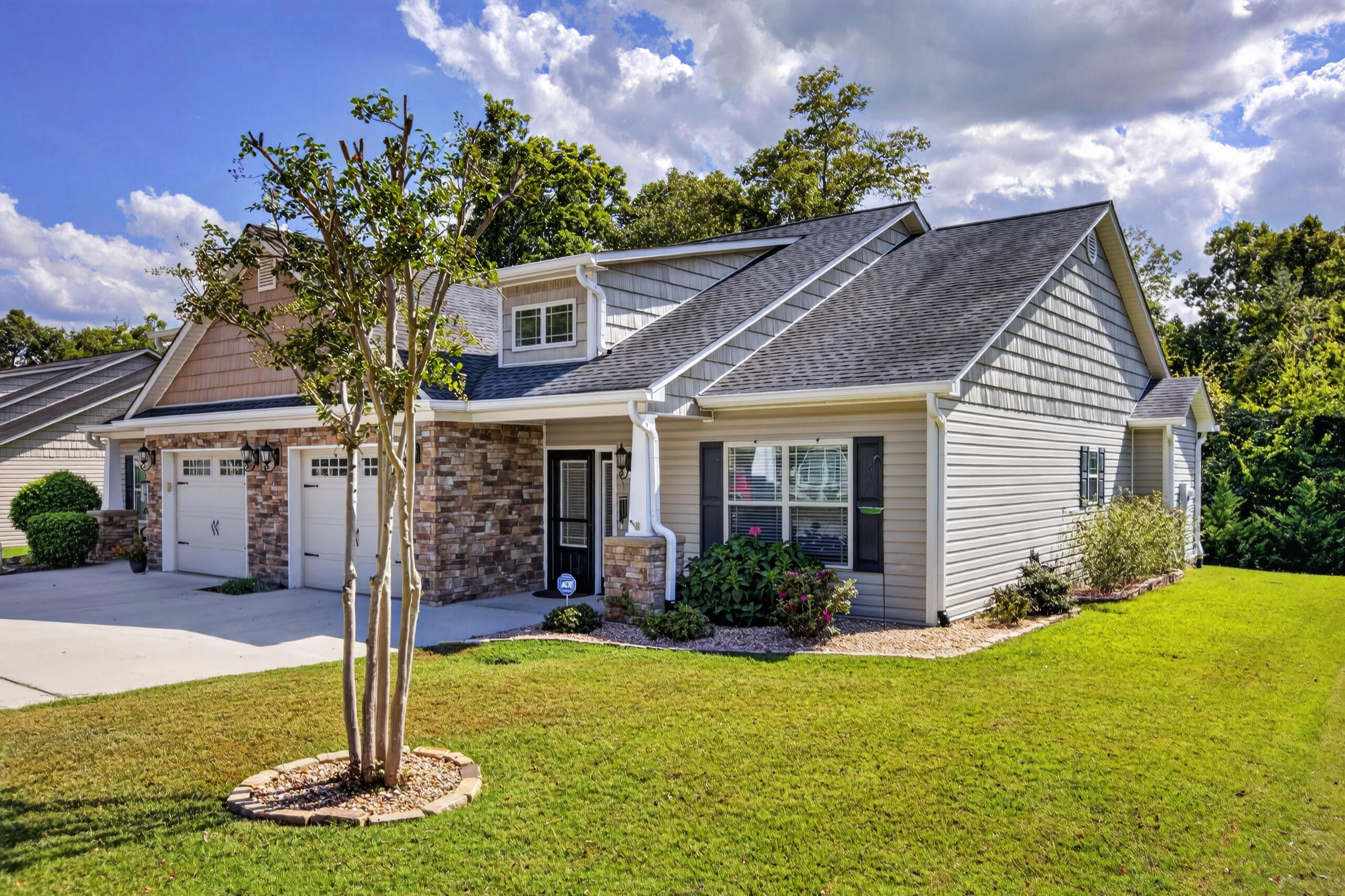 160 Elijah Way NW