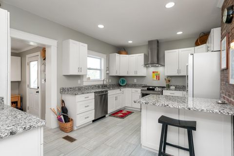 Tiny photo for 1009 Winthrop Street, Chattanooga, TN 37405 (MLS # 1530223)