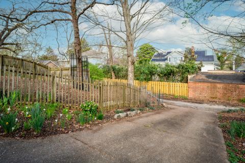 Tiny photo for 1009 Winthrop Street, Chattanooga, TN 37405 (MLS # 1530223)