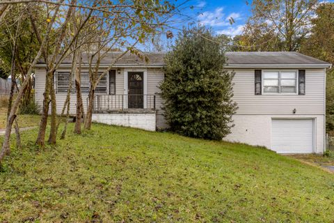 Photo of 375 Greens Lake Circle, Rossville, GA 30741 (MLS # 1522852)