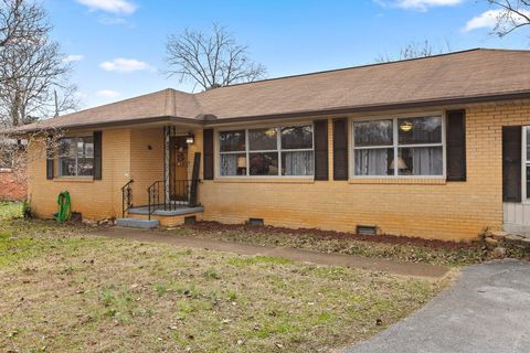 Photo of 1102 Collins Circle, Chattanooga, TN 37411 (MLS # 1525167)