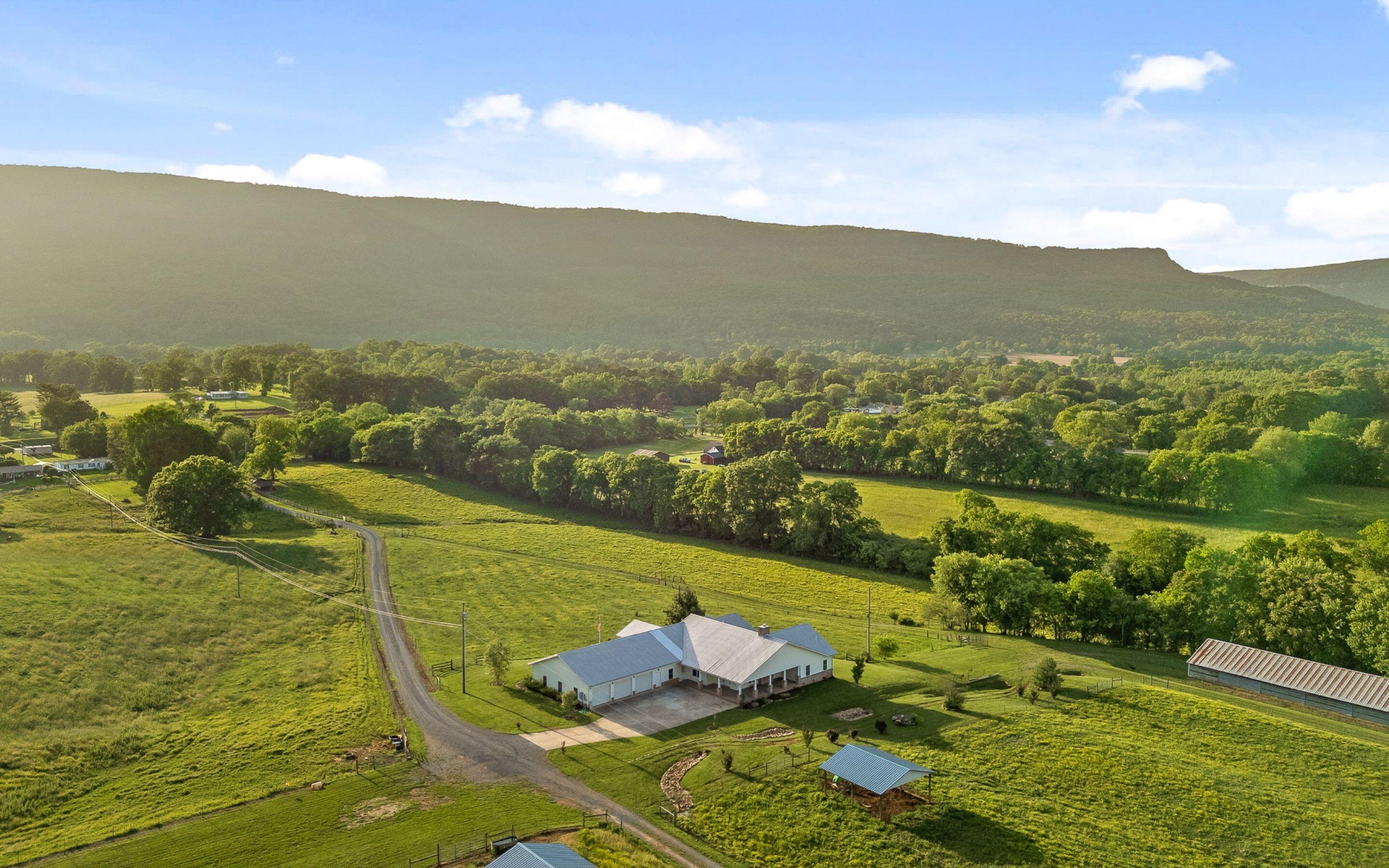 530 Sweetwater Road, Whitwell, Tennessee image 2