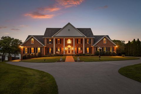 Homes For Sale - 7526 Twisting Creek Lane<br/> Ooltewah, TN 37363