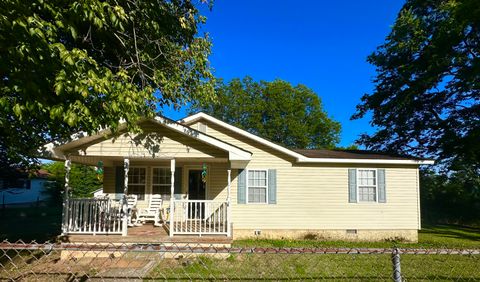 Photo of 1309 Holly Avenue, South Pittsburg, TN 37380 (MLS # 1516780)