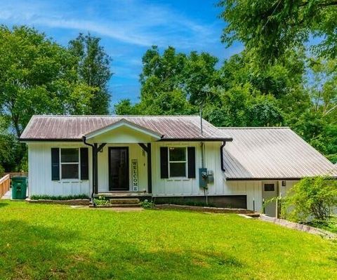 Photo of 303 Claire Street, Rossville, GA 30741 (MLS # 1517126)