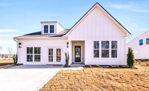 Photo of 2895 Butlers Green Circle Cir, Chattanooga, TN 37421 (MLS # 1528334)