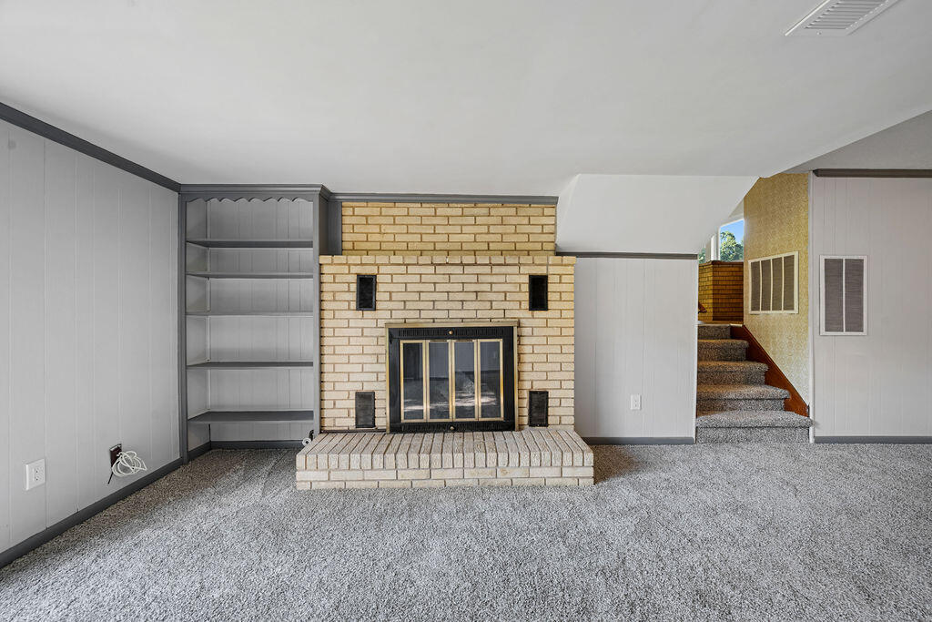 3901 N Mission Oaks Drive