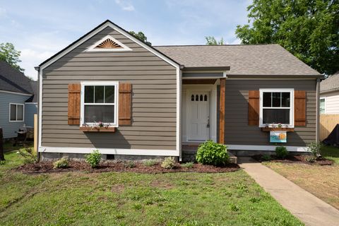 Photo of 2202 Chamberlain Avenue, Chattanooga, TN 37404 (MLS # 1535553)