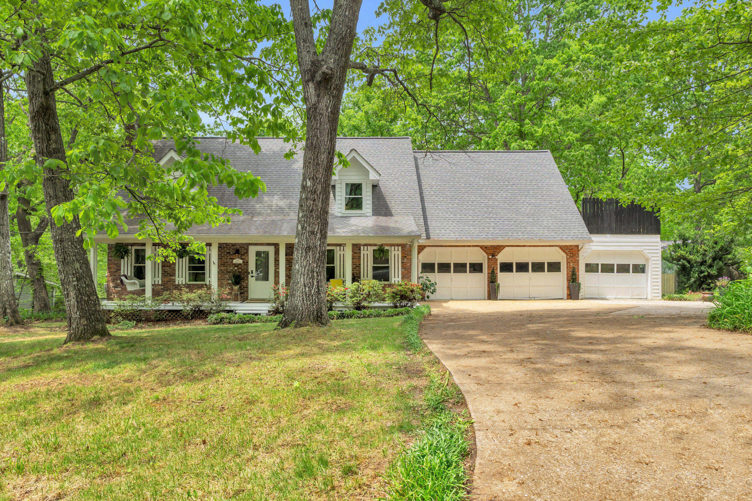 1807 Angel Lane, Signal Mountain, Tennessee image 2