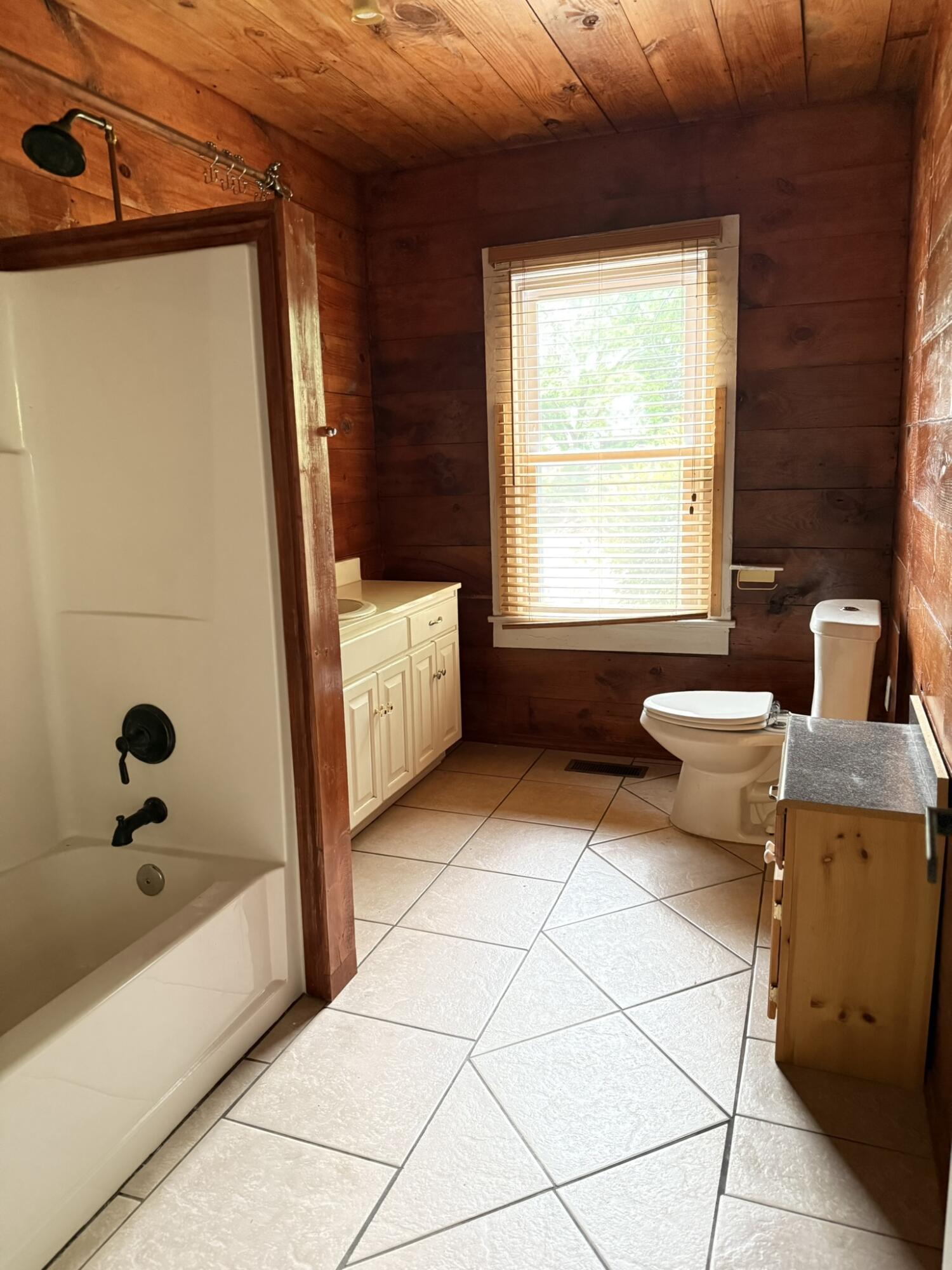 1021 W Elmwood Drive, Chattanooga, Tennessee image 7