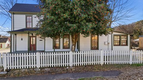 Photo of 4901 Saint Elmo Avenue, Chattanooga, TN 37409 (MLS # 1530679)