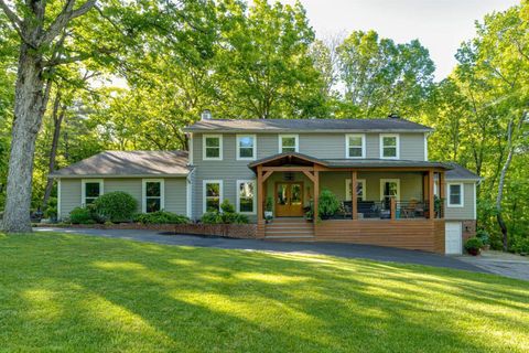 Photo of 917 Shady Circle, Signal Mountain, TN 37377 (MLS # 1534134)