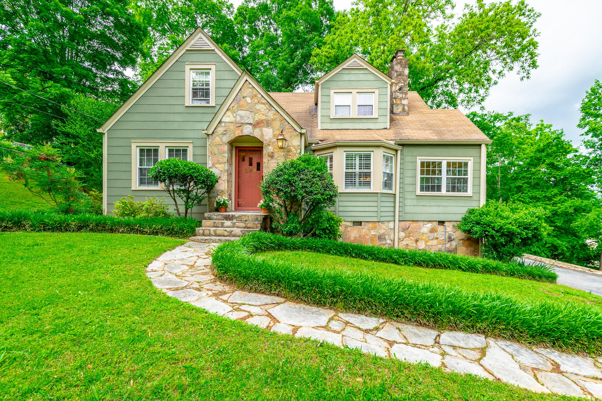209 W Leawood Avenue, Chattanooga, Tennessee image 3