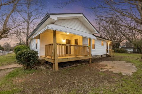 Photo of 1009 N Hawthorne Street, Chattanooga, TN 37406 (MLS # 1527720)