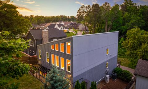 Tiny photo for 840 Dartmouth Street, Chattanooga, TN 37405 (MLS # 1527523)