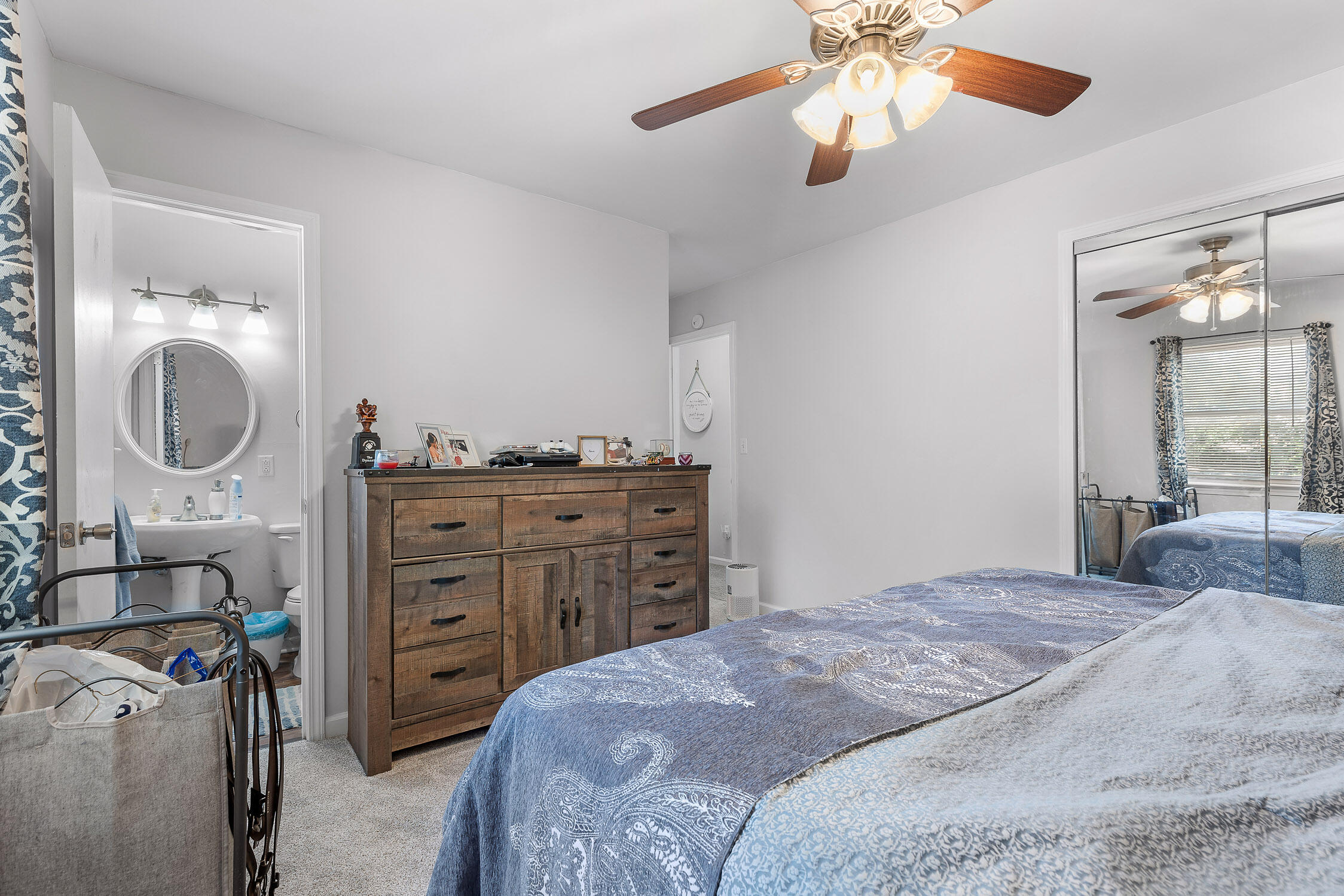 Chattanooga, Tennessee 37416, United States, 3 Bedrooms Bedrooms, ,2 BathroomsBathrooms,Residential,Contingent,38013