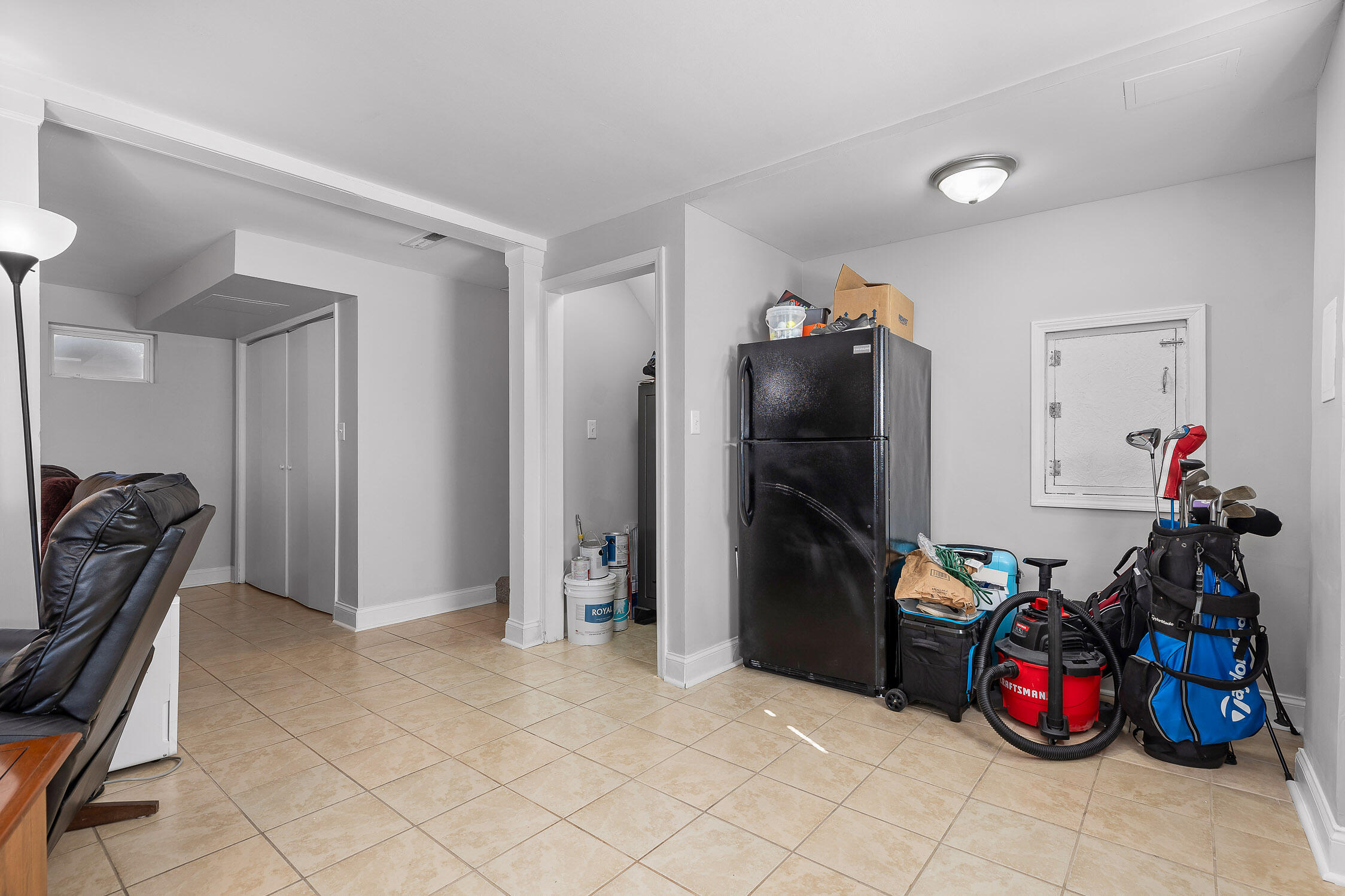 Chattanooga, Tennessee 37416, United States, 3 Bedrooms Bedrooms, ,2 BathroomsBathrooms,Residential,Contingent,38013